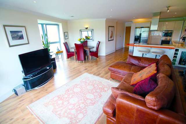  Image of 3 bedroom Apartment for sale in Tallow Road Brentford TW8 at Braunston House Tallow Road Brentford, TW8 8ET