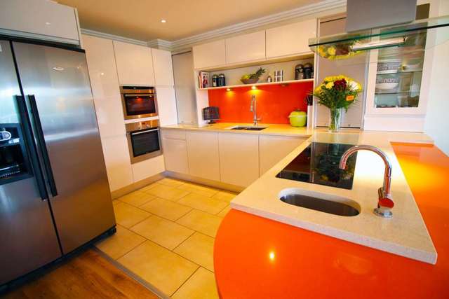  Image of 3 bedroom Apartment for sale in Tallow Road Brentford TW8 at Braunston House Tallow Road Brentford, TW8 8ET
