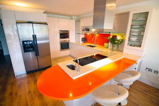  Image of 3 bedroom Apartment for sale in Tallow Road Brentford TW8 at Braunston House Tallow Road Brentford, TW8 8ET