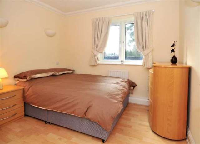  Image of 2 bedroom Apartment to rent in Turners Hill Road Pound Hill Crawley RH10 at The Pines Worth Crawley, RH10 7US