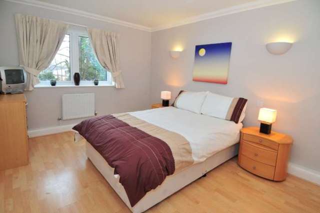  Image of 2 bedroom Apartment to rent in Turners Hill Road Pound Hill Crawley RH10 at The Pines Worth Crawley, RH10 7US