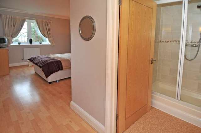  Image of 2 bedroom Apartment to rent in Turners Hill Road Pound Hill Crawley RH10 at The Pines Worth Crawley, RH10 7US