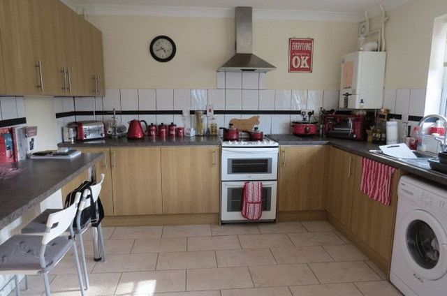  Image of 3 bedroom Semi-Detached house to rent in The Uplands Melton Mowbray LE13 at The Uplands  Melton Mowbray, LE13 0AF