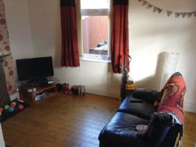  Image of 4 bedroom House Share to rent in Thimblemill Road Bearwood Smethwick B67 at Bearwood Bristol Bearwood, B67 5QP