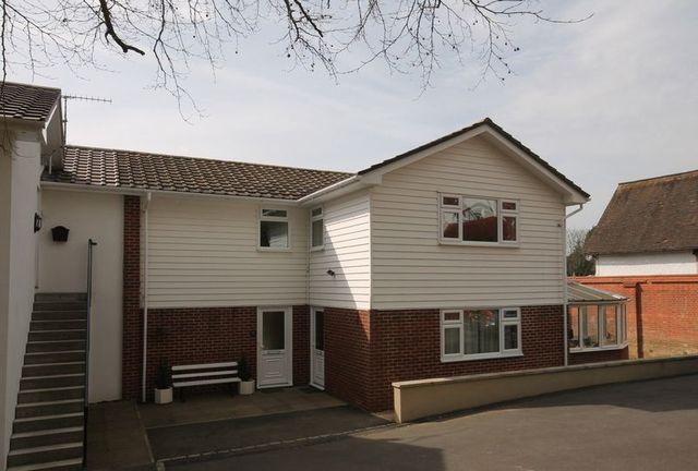  Image of 2 bedroom Flat to rent in Tower Hill Road Dorking RH4 at Tower Hill Road  Dorking, RH4 2AZ
