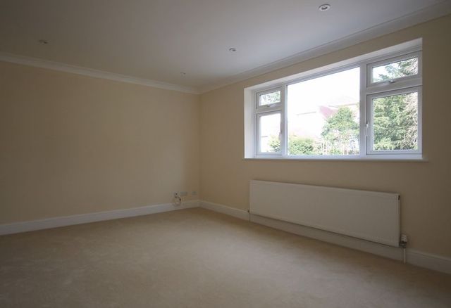  Image of 2 bedroom Flat to rent in Tower Hill Road Dorking RH4 at Tower Hill Road  Dorking, RH4 2AZ