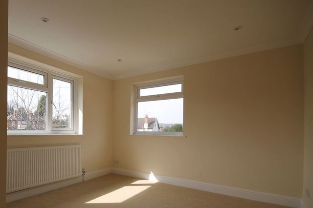  Image of 2 bedroom Flat to rent in Tower Hill Road Dorking RH4 at Tower Hill Road  Dorking, RH4 2AZ