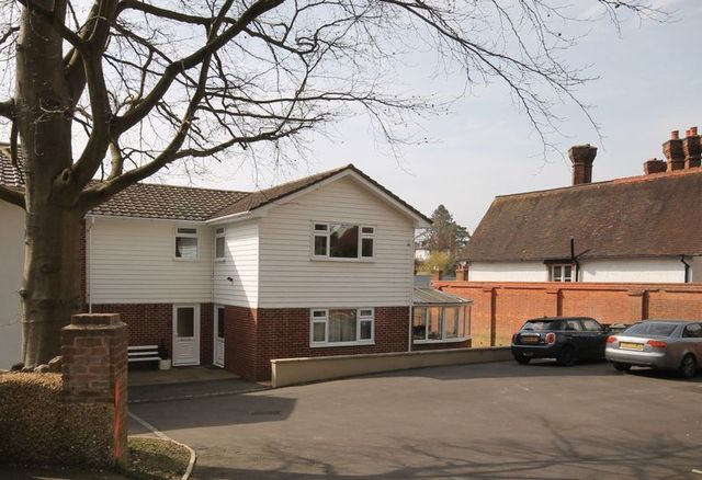  Image of 2 bedroom Flat to rent in Tower Hill Road Dorking RH4 at Tower Hill Road  Dorking, RH4 2AZ