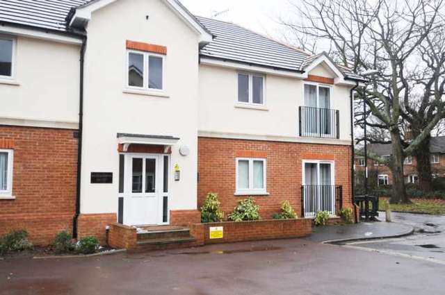  Image of 1 bedroom Apartment to rent in Town Mead Crawley RH11 at Highfield House Town Mead West Green Crawley, RH11 7EH