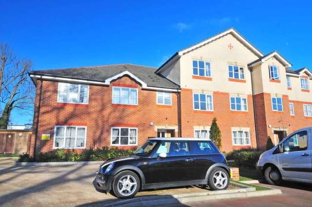  Image of 2 bedroom Apartment to rent in Town Mead Crawley RH11 at Highfield House, Town Mead  Crawley, RH11 7EH