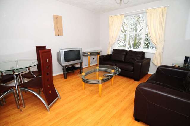  Image of 2 bedroom Apartment to rent in Town Mead Crawley RH11 at Highfield House, Town Mead  Crawley, RH11 7EH