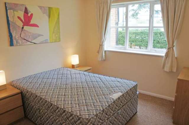  Image of 2 bedroom Apartment to rent in Town Mead Crawley RH11 at Highfield House, Town Mead West Green Crawley, RH11 7EH