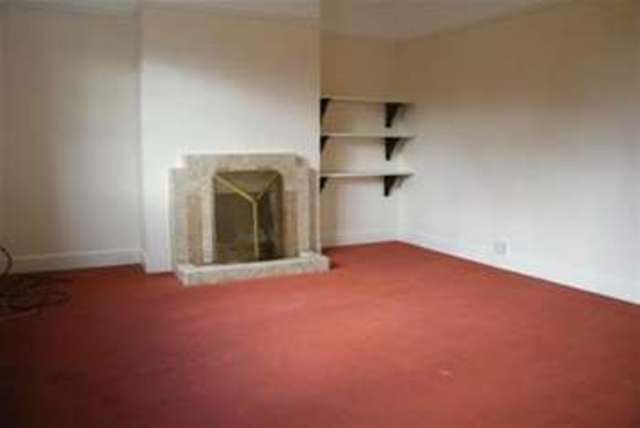 Image of 3 bedroom Semi-Detached house to rent in Gaston Lane Upper Farringdon Alton GU34 at Alton, GU34 3EE