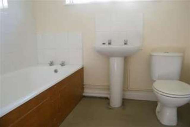  Image of 3 bedroom Semi-Detached house to rent in Gaston Lane Upper Farringdon Alton GU34 at Alton, GU34 3EE