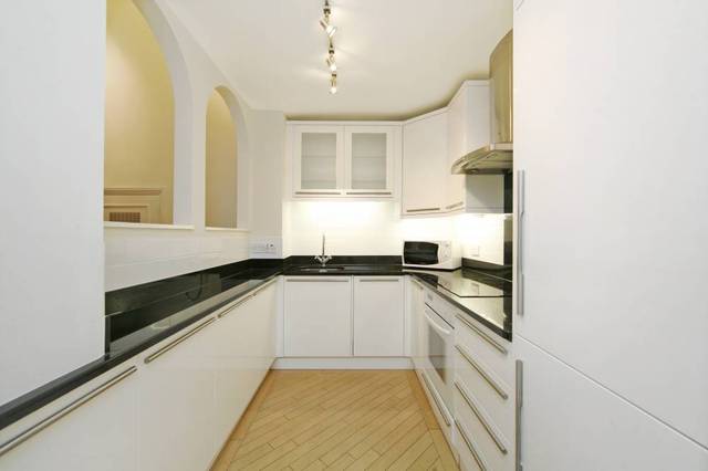  Image of 3 bedroom Flat to rent in Vicarage Gate London W8 at Vicarage Gate  London, W8 4HH