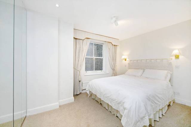  Image of 3 bedroom Flat to rent in Vicarage Gate London W8 at Vicarage Gate  London, W8 4HH