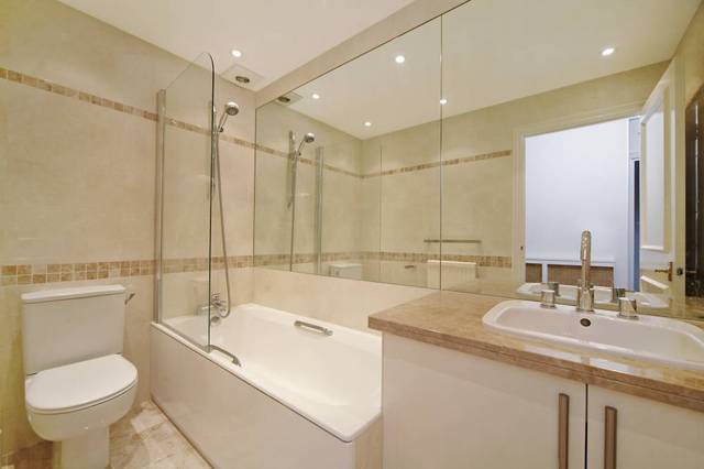  Image of 3 bedroom Flat to rent in Vicarage Gate London W8 at Vicarage Gate  London, W8 4HH