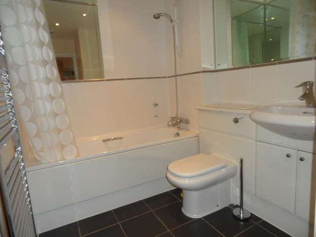  Image of 2 bedroom Apartment to rent in Wards Wharf Approach London E16 at Wards Wharf Approach Silvertown London, E16 2ER