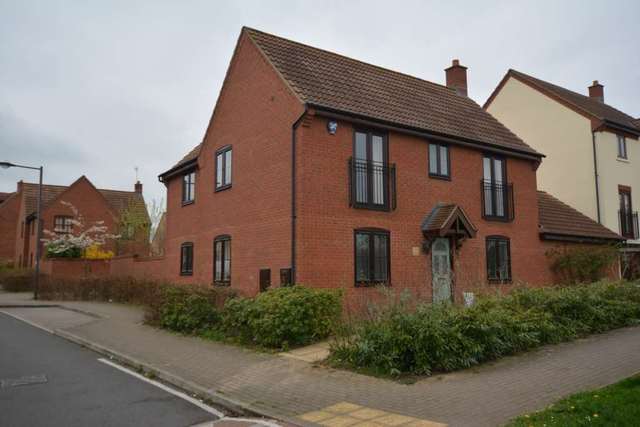  Image of 4 bedroom Detached house to rent in Stourhead Gate Westcroft Milton Keynes MK4 at Stourhead Gate Westcroft Milton Keynes, MK4 4BJ