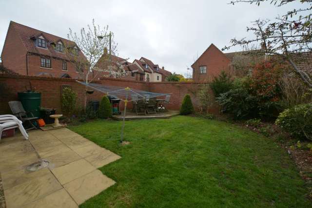  Image of 4 bedroom Detached house to rent in Stourhead Gate Westcroft Milton Keynes MK4 at Stourhead Gate Westcroft Milton Keynes, MK4 4BJ
