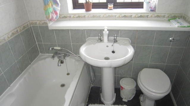  Image of 2 bedroom Semi-Detached house for sale in Westlake Close Yeading Hayes UB4 at Middlesex  Hayes, UB4 9RT