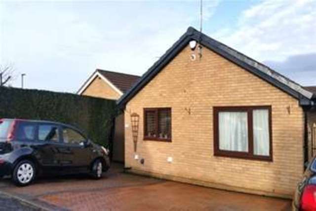  Image of 2 bedroom Bungalow to rent in Westland Gardens Westfield Sheffield S20 at Sheffield, S20 8ES