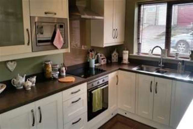  Image of 2 bedroom Bungalow to rent in Westland Gardens Westfield Sheffield S20 at Sheffield, S20 8ES