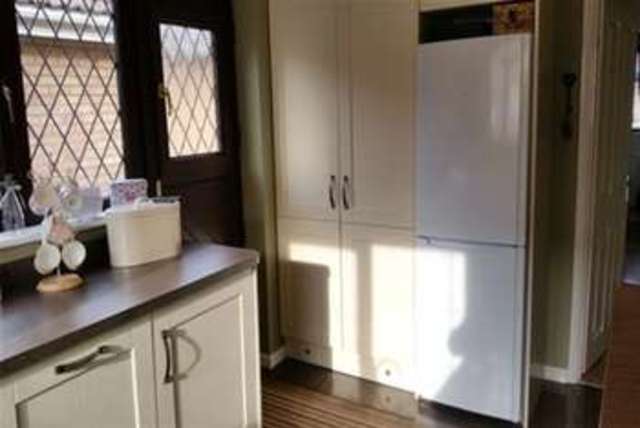  Image of 2 bedroom Bungalow to rent in Westland Gardens Westfield Sheffield S20 at Sheffield, S20 8ES