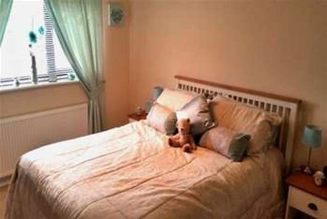  Image of 2 bedroom Bungalow to rent in Westland Gardens Westfield Sheffield S20 at Sheffield, S20 8ES