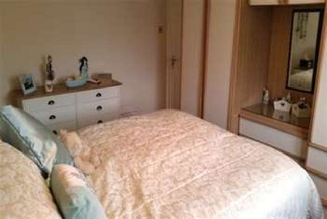  Image of 2 bedroom Bungalow to rent in Westland Gardens Westfield Sheffield S20 at Sheffield, S20 8ES