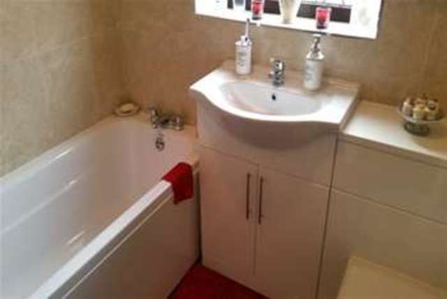  Image of 2 bedroom Bungalow to rent in Westland Gardens Westfield Sheffield S20 at Sheffield, S20 8ES