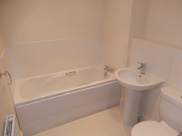  Image of 2 bedroom Flat to rent in Wharf Gardens Bingham Nottingham NG13 at Wharf Gardens Bingham Nottingham, NG13 8YE