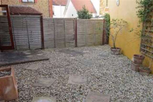  Image of 3 bedroom Mews to rent in Woodcock Street Castle Cary BA7 at Castle Cary, BA7 7BJ