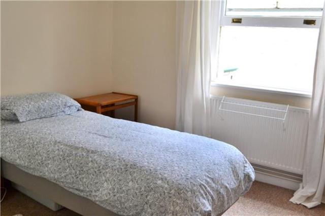  Image of 1 bedroom Flat to rent in York Road Tunbridge Wells TN1 at Kent, TN1 1JY
