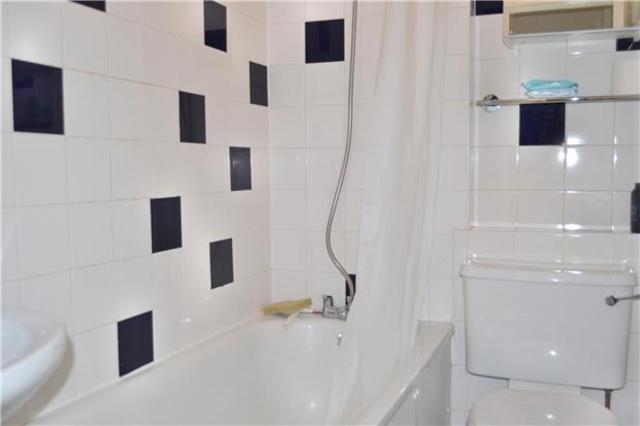  Image of 1 bedroom Flat to rent in York Road Tunbridge Wells TN1 at Kent, TN1 1JY