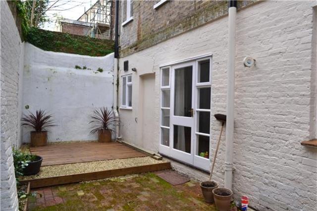 Image of 1 bedroom Flat to rent in York Road Tunbridge Wells TN1 at Kent, TN1 1JY