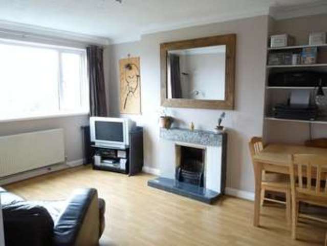 Image of 2 bedroom Flat to rent in Park Road Hampton Wick Kingston upon Thames KT1 at Park Court Park Road Hampton Wick, KT1 4AX