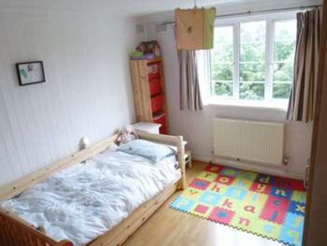  Image of 2 bedroom Flat to rent in Park Road Hampton Wick Kingston upon Thames KT1 at Park Court Park Road Hampton Wick, KT1 4AX