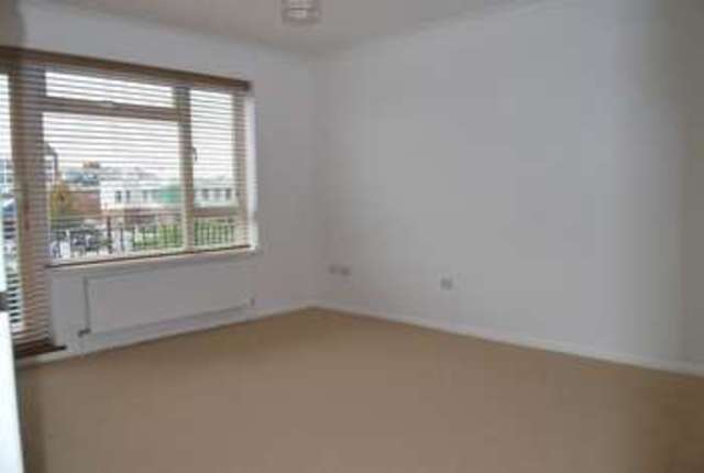  Image of 1 bedroom Flat to rent in Galsworthy Road Norbiton Kingston upon Thames KT2 at Galsworthy Road  Kingston Upon Thames, KT2 7BL