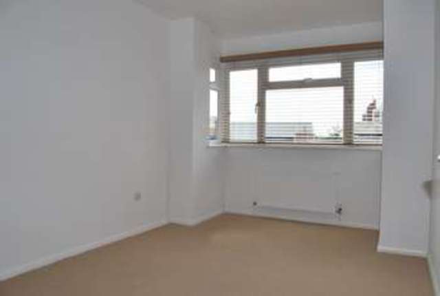  Image of 1 bedroom Flat to rent in Galsworthy Road Norbiton Kingston upon Thames KT2 at Galsworthy Road  Kingston Upon Thames, KT2 7BL