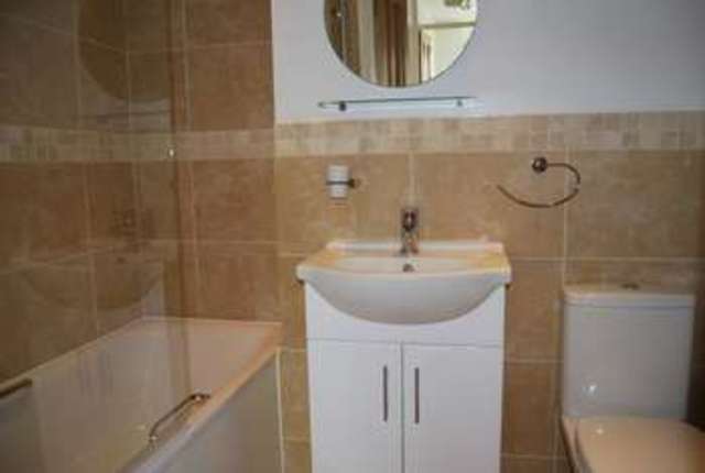  Image of 1 bedroom Flat to rent in Galsworthy Road Norbiton Kingston upon Thames KT2 at Galsworthy Road  Kingston Upon Thames, KT2 7BL