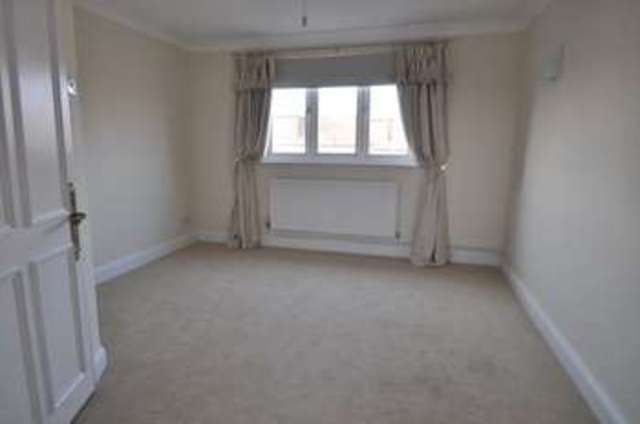  Image of 4 bedroom Terraced house to rent in Blagdon Road New Malden KT3 at Blagdon Road  New Malden, KT3 4AL