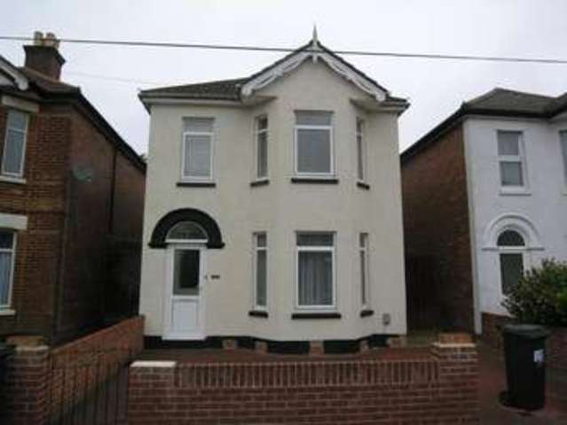  Image of 5 bedroom Detached house to rent in Capstone Road Bournemouth BH8 at Bournemouth, BH8 8RT