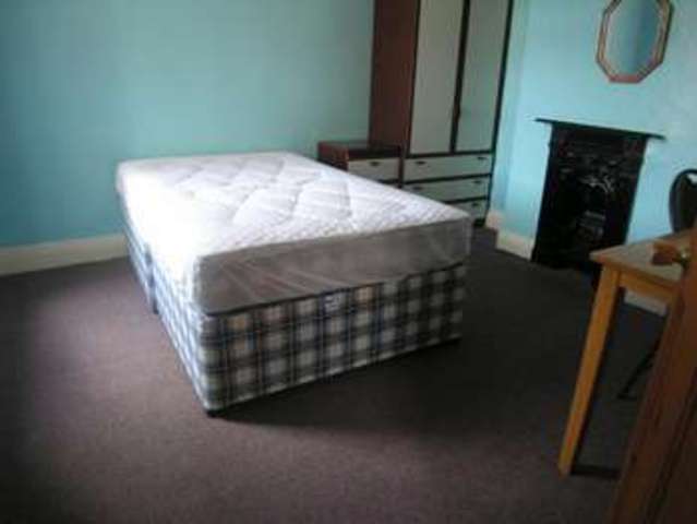  Image of 5 bedroom Detached house to rent in Capstone Road Bournemouth BH8 at Bournemouth, BH8 8RT