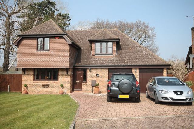  Image of 4 bedroom Detached house to rent in Rye Field Ashtead KT21 at Rye Field  Ashtead, KT21 2EH