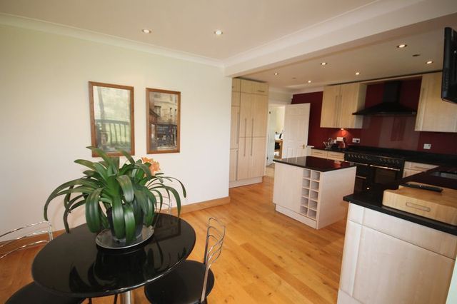  Image of 4 bedroom Detached house to rent in Rye Field Ashtead KT21 at Rye Field  Ashtead, KT21 2EH