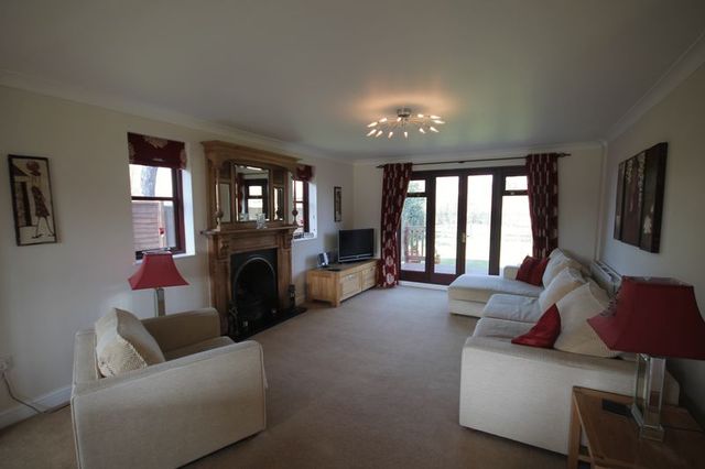  Image of 4 bedroom Detached house to rent in Rye Field Ashtead KT21 at Rye Field  Ashtead, KT21 2EH