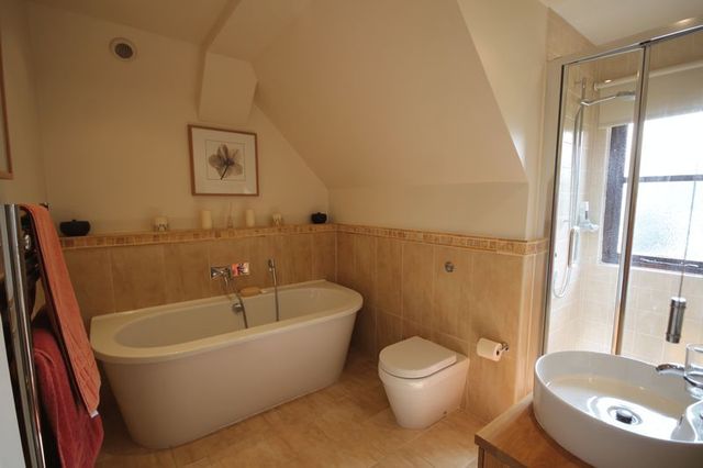  Image of 4 bedroom Detached house to rent in Rye Field Ashtead KT21 at Rye Field  Ashtead, KT21 2EH
