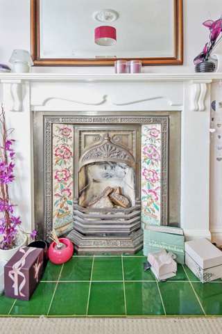  Image of 2 bedroom Maisonette for sale in Abbotts Road Aylesbury HP20 at Abbotts Road  Aylesbury, HP20 1HY