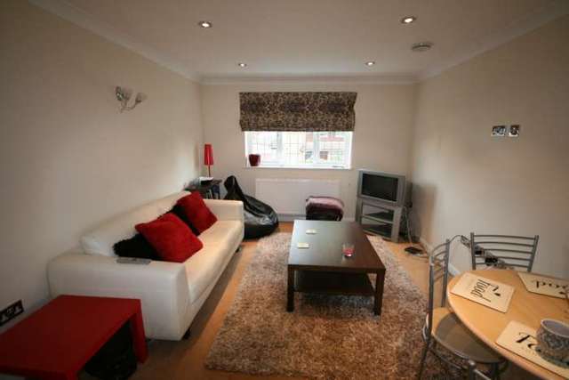  Image of 2 bedroom Maisonette to rent in Widmore Drive Hemel Hempstead Industrial Estate Hemel Hempstead HP2 at Widmore Drive Adeyfield Hemel Hempstead, HP2 5JL